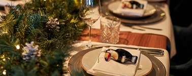 Christmas dinner arrangement Christmas dinner arrangement