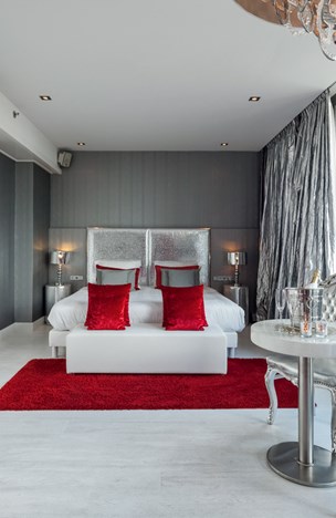 Honeymoon red suite