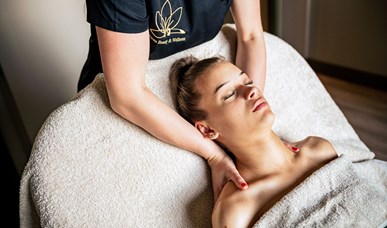 Gezicht-hoofdhuid massage