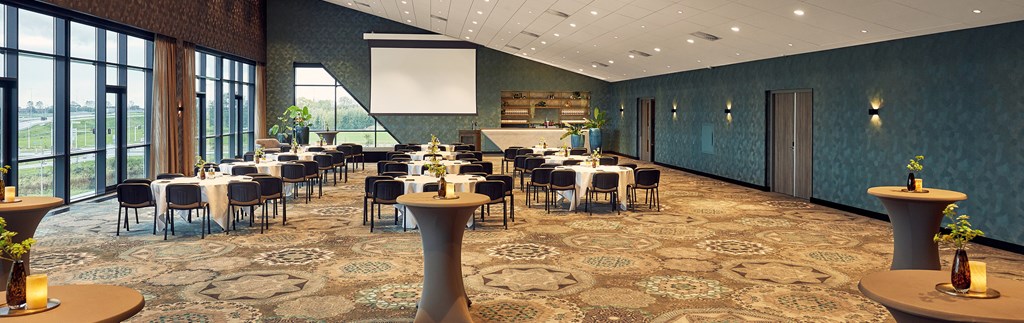 Spacious meeting rooms