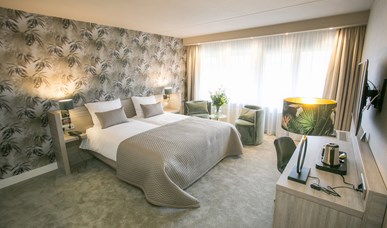 Comfort room double bed