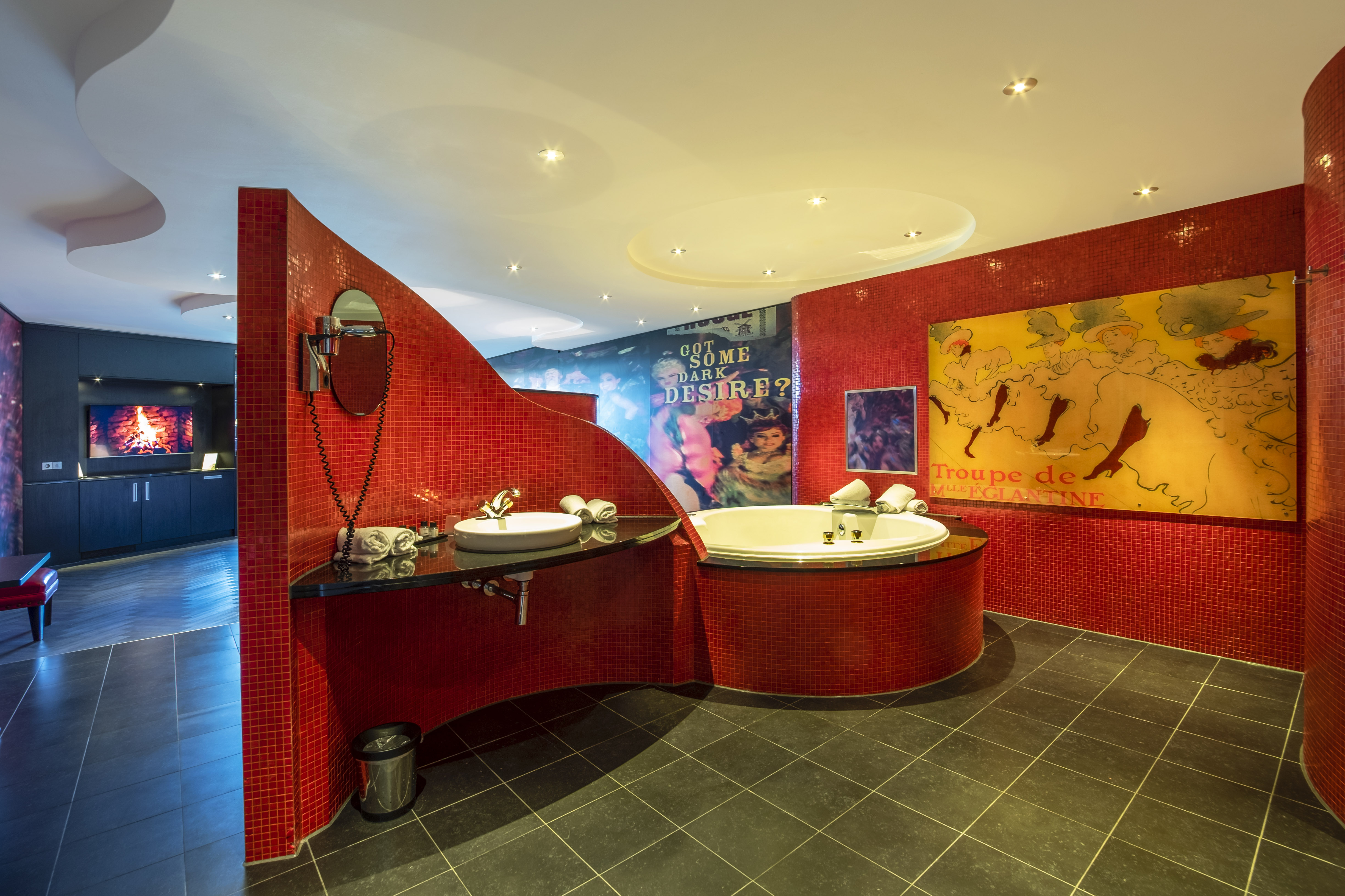 Moulin Rouge Suite Hotel Schiphol